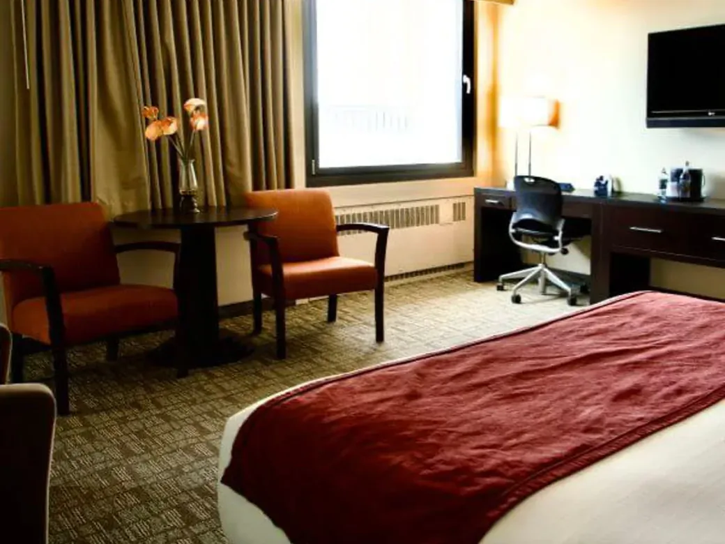 Hotel UMass guest room